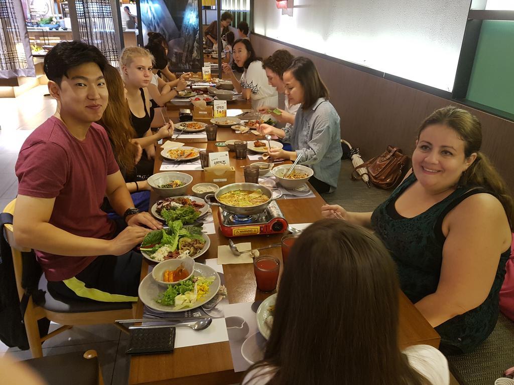 Comeinn Guesthouse Hongdae - Female Only Сеул Экстерьер фото