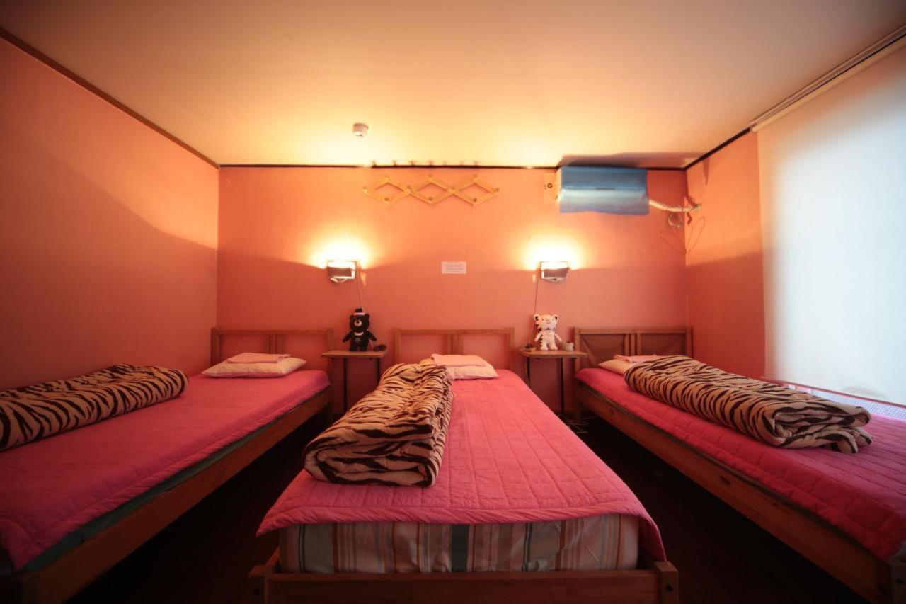 Comeinn Guesthouse Hongdae - Female Only Сеул Экстерьер фото