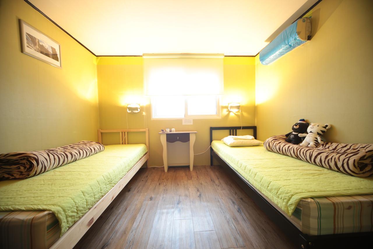 Comeinn Guesthouse Hongdae - Female Only Сеул Экстерьер фото